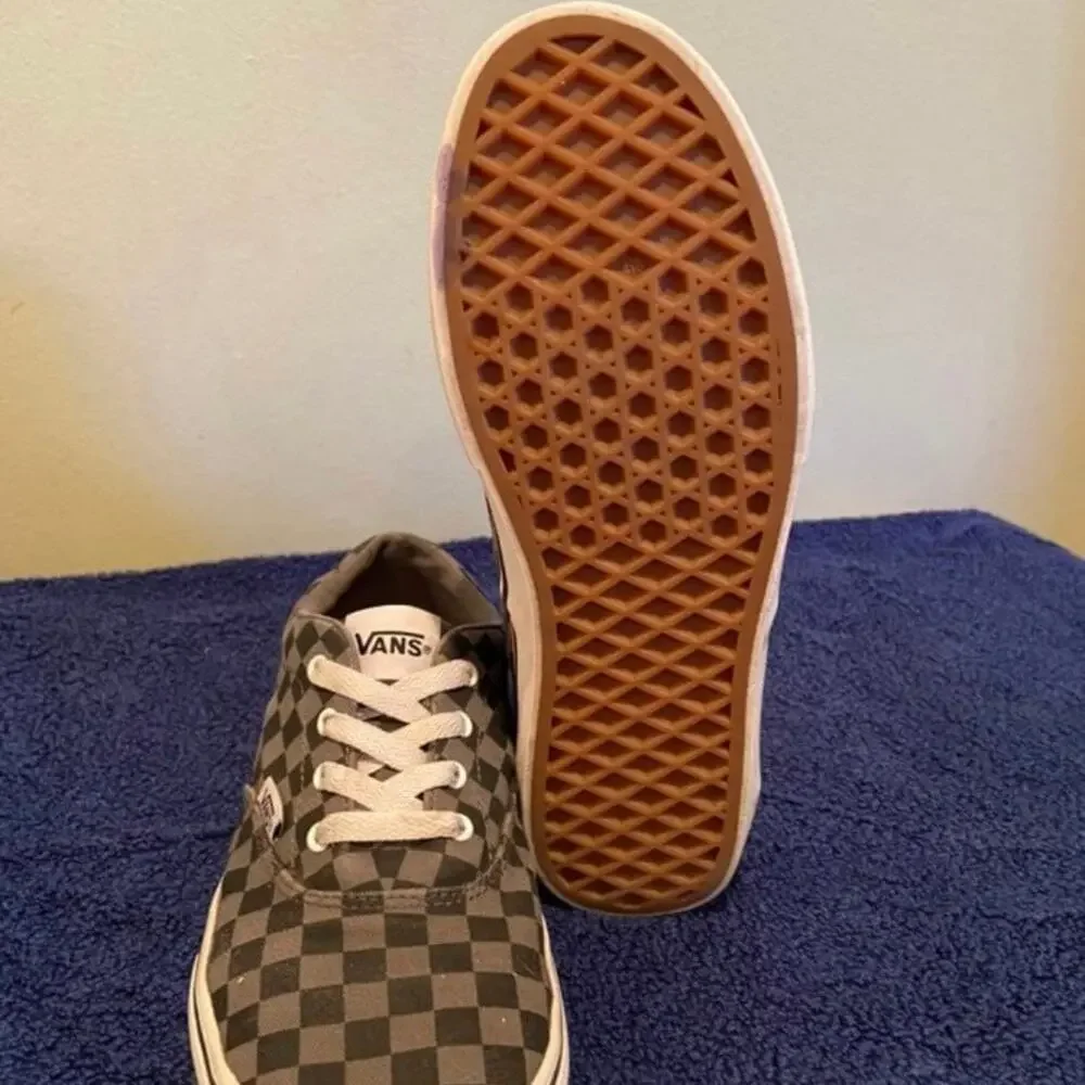Vans Off The Wall Youth 5.5 Grey & Black Checkered Skater Tennis Shoe Sneakers